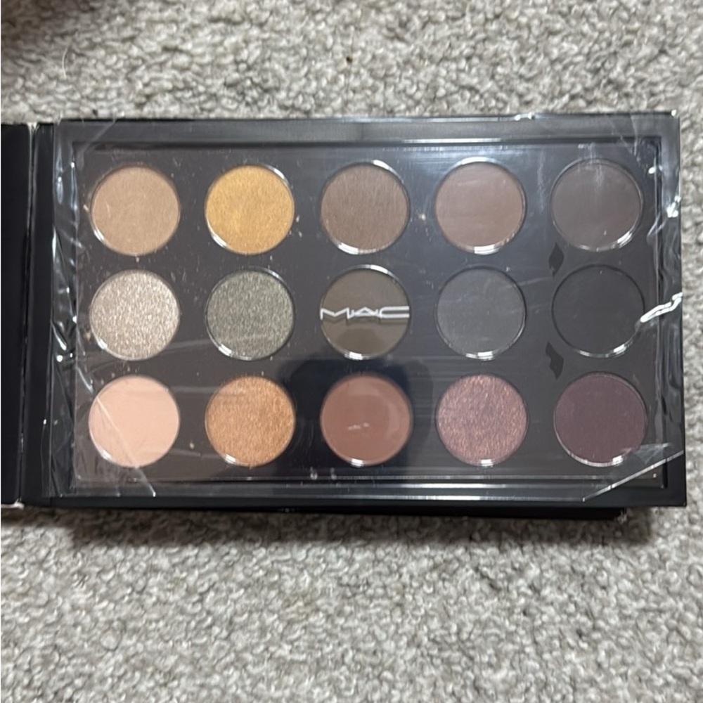 MAC Cosmetics eyeshadow palette